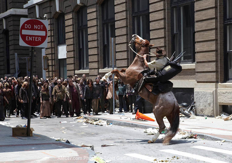 NomanTwd's tweet photo. FLASHBACK #TheWalkingDead Season 1 @RickGrimes108 @espinosatwd @BroxFanthony @reedxsarmy @daddyreedus @Reedus_Clan http://t.co/9pjv2uzH8b