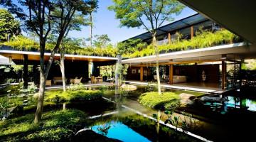 upvisually's tweet image. The Cluny House by Guz Architect Laid Out Around a Central Water Court upvisually.com/?p=5190