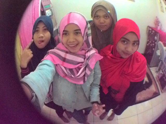 ochamutz45's tweet photo. Kalian , yaa kalian .. Hanya kalian yang menerima ku dan selalu ada u/ ku . The best friend's @chua_fha http://t.co/eG80Xy6y6O
