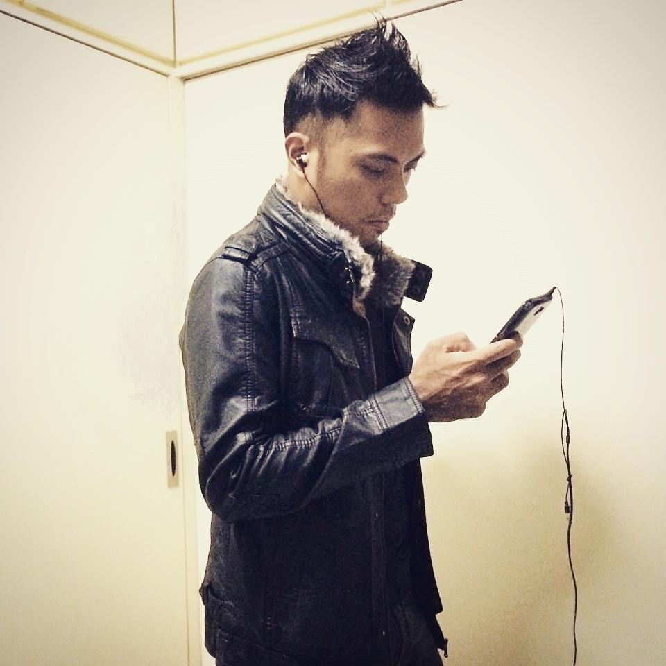 Getting ready utk ke airport sambil dengar balik recording tadi. #singleketiga