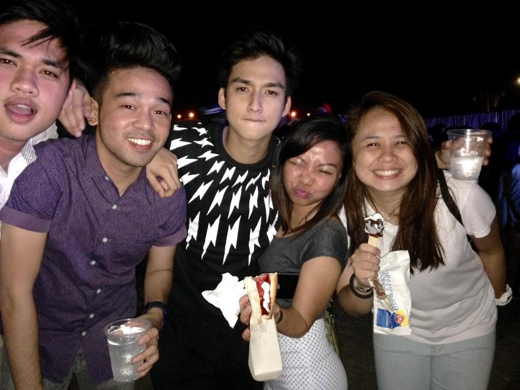 chibasantos_'s tweet image. With mah forever party buddies! Yeah, Bs! There&apos;s forever with them! LOL 😂😂😂 #Unleashed4 @limnoemi @kylevergara