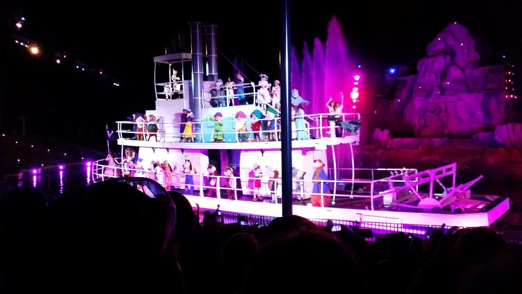 fourms2go's tweet photo. @MadSouthernBand Having a "Fantasmic" time at Hollywood Studios. http://t.co/NxMG0MxBSQ