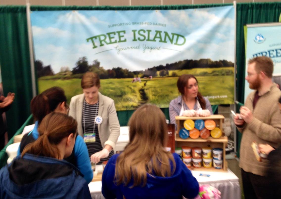 brisaul's tweet image. @Treeislandyog flying off the shelf @HealthyFamExpo #grassfed #gourmetyogurt #fluidclient