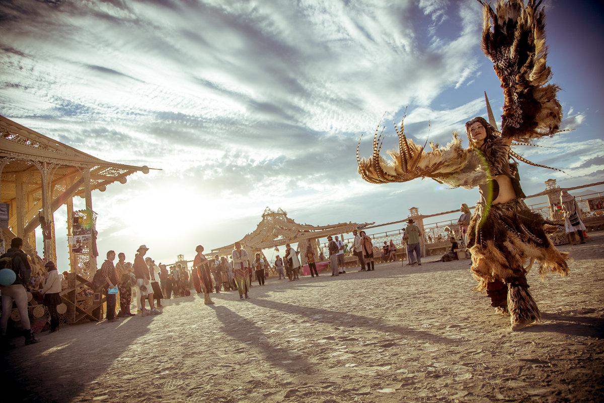 CraftOfUse's tweet image. From Spark, the film about Burning Man: "BM is an experiment into what we might do if we weren't busy working 9-5"