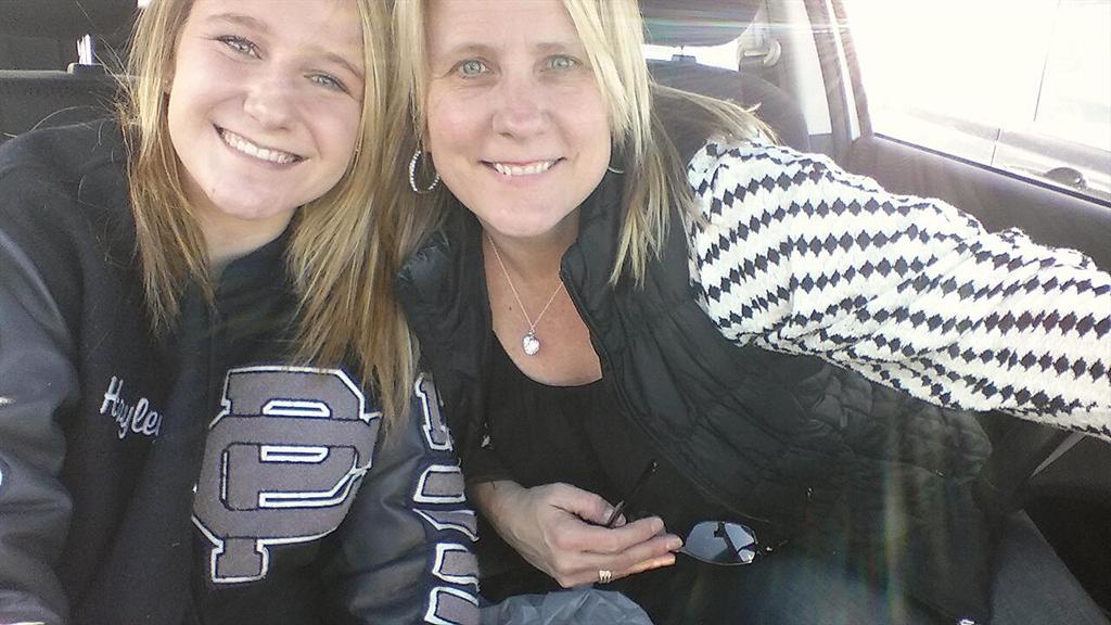 hayyleyann's tweet photo. MY MOM AND I GOT A SELFIE STICK!! officially ready for Florida! 😄😎😂 http://t.co/ZR3ukAg3Oy