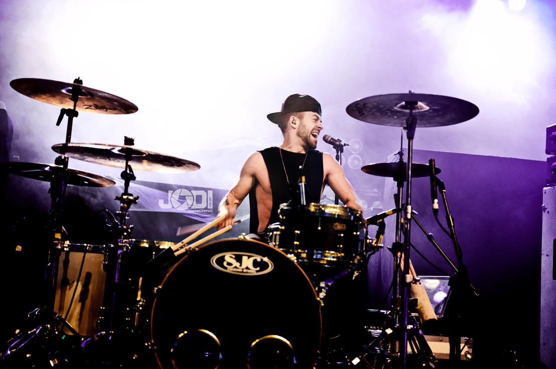 Jodiphotography's tweet photo. Couple more photos of @YoungGunsUK :) #youngguns #kerrangtour2015 http://t.co/hEdPJ7EcbV