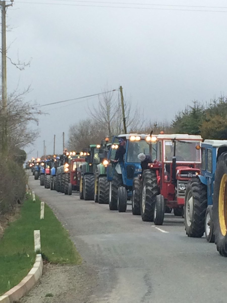 FreemountMacra's tweet photo. Tractor Run held today in aid of @IrishCancerSoc 
€3700 raised for this worthy cause @avondhumacra @MacranaFeirme http://t.co/ppTkR23z7n