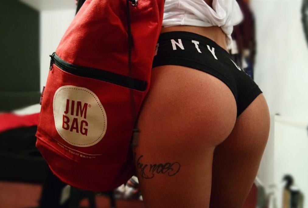 JIMBAGUK's tweet photo. #SQUATTINGHELL this girl has certainly put her JIMBAG to good use 👊🍑 http://t.co/RsuDQghk6N