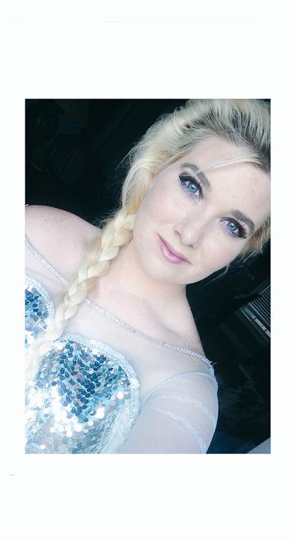 HeroineParker's tweet photo. I need more parties #realelsa #frozen http://t.co/485NOopfAV