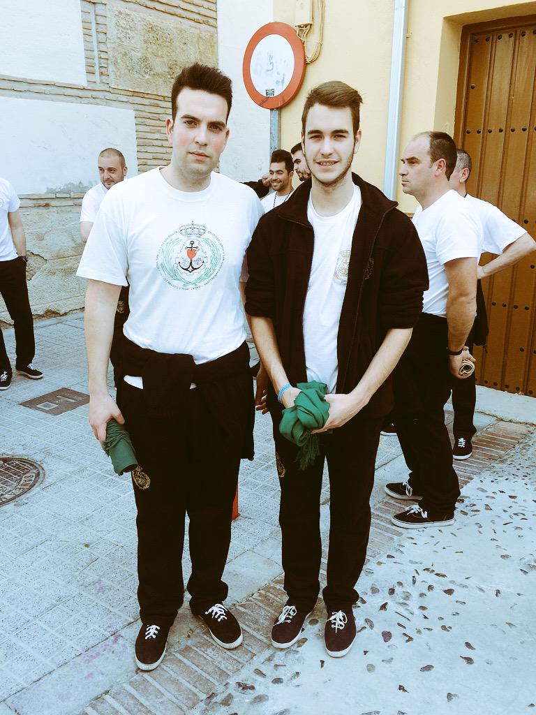 Gironcilllo's tweet photo. Disfrutando grandes momentos y bonitos recuerdos junto a mi hermano @fraan_jairon96 en el domingo de ramos con La Paz http://t.co/KxyCefy3yr