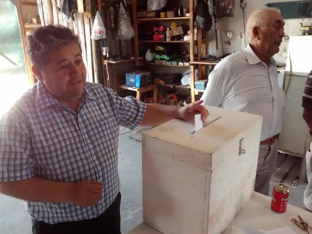 jrlitueche's tweet image. #eleccionesPDC2015  litueche, Cardenal Caro lista 1 00, lista 2: 25, lista 3: 11.