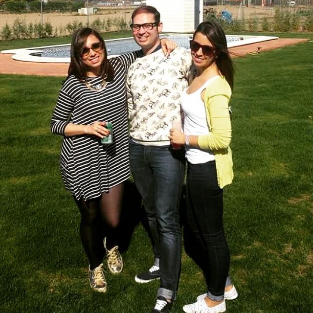 marianosanre83's tweet photo. Finde perfecto rodeado de buena gente @solesanchezleon @Cris_Horri http://t.co/5WCkvWwmuQ