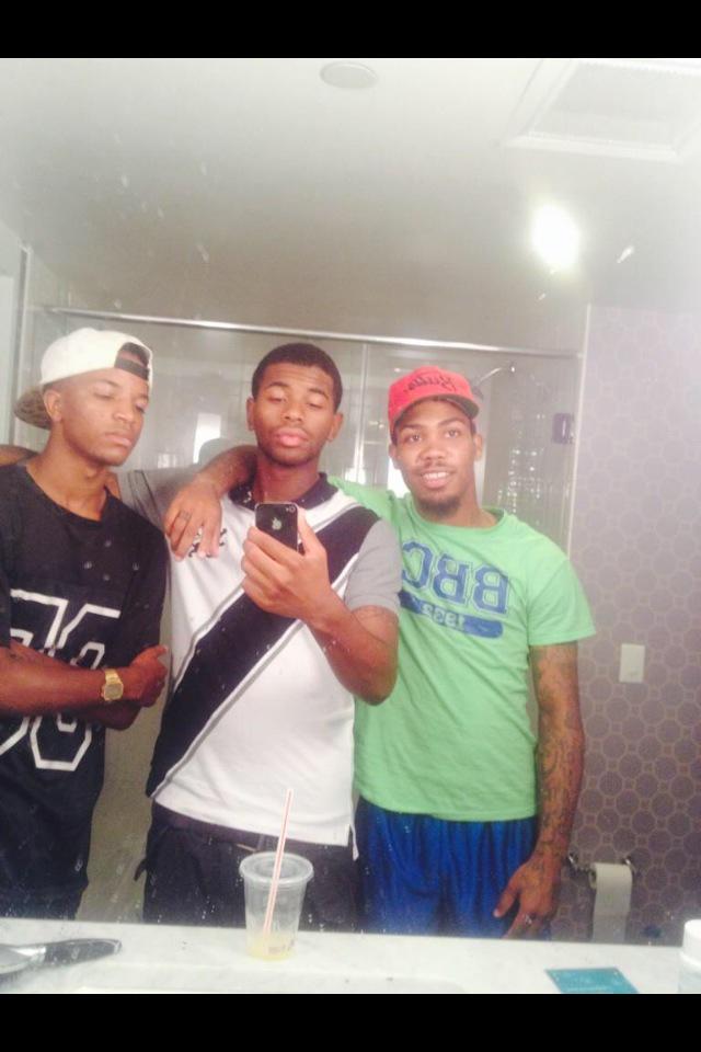 Kool_Runingz's tweet photo. I miss my brother n cuzin bt I gtta grind for tha Fam. #OTF #Tigos http://t.co/QxOqWzaTkM