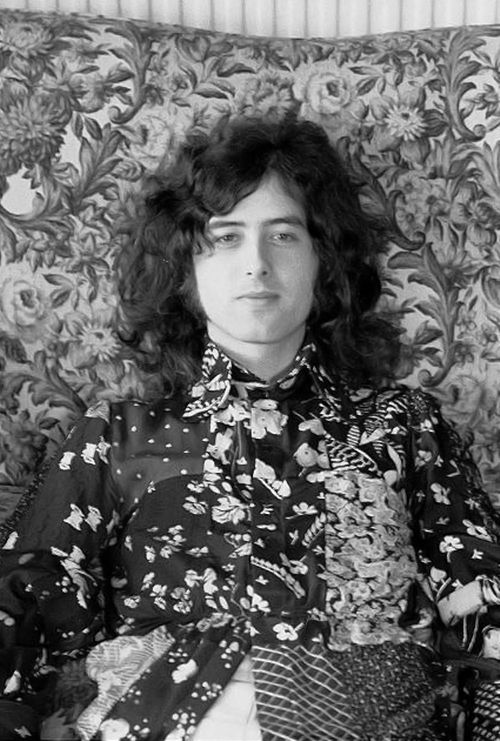rocksquare's tweet photo. Sunday vibes. #lazysunday #sundayfunday #music #rockandroll #LedZeppelin #JimmyPage http://t.co/vsf5AX7sye