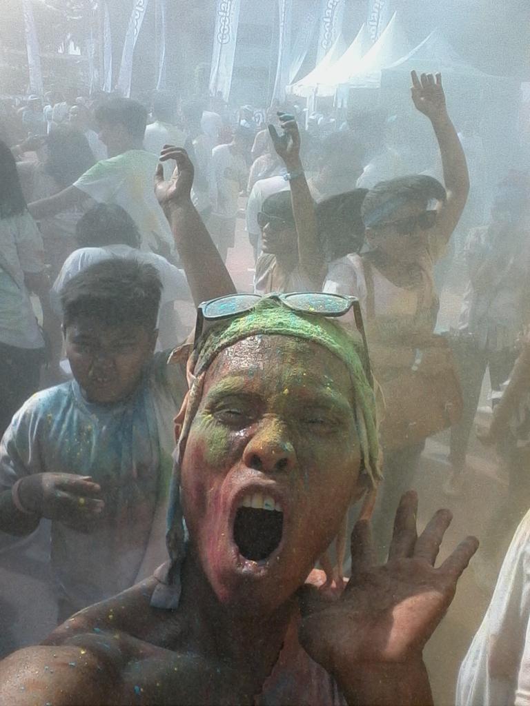 Hitss "<a href="/LianSeribu/">Parulian Pasaribu</a>: Sempurna...Full Color... #bestselfie #MedanRunColorParty <a href="/MEDANcolorParty/">MEDAN RunColorParty</a> "