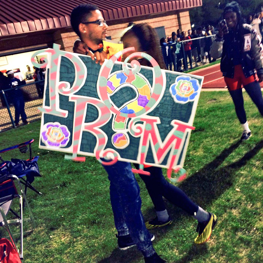texasprom15's tweet photo. Track Promposal 🏃💞👑 http://t.co/KfJK6lGNgn