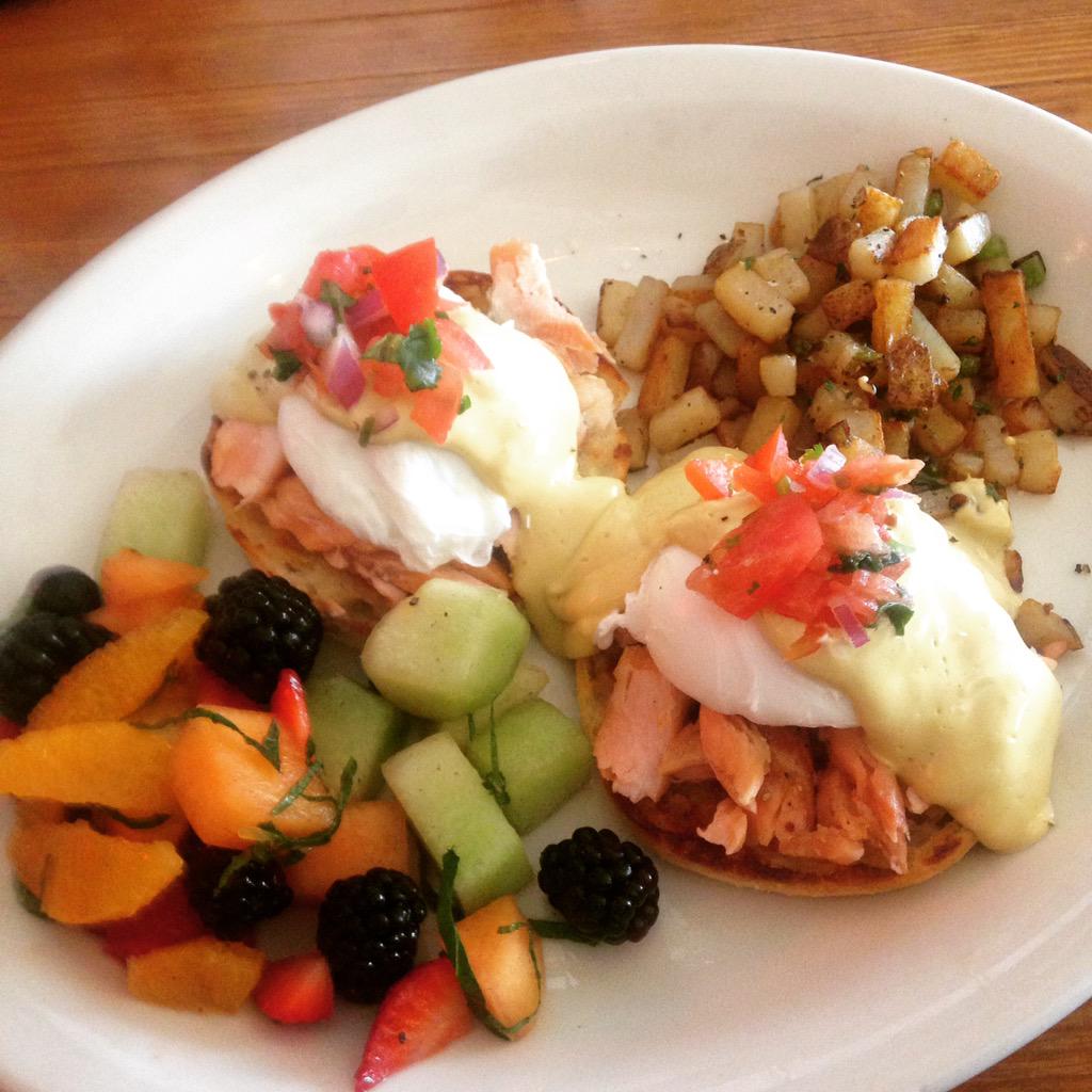 RGreyUA's tweet photo. @TinTopSportsBar We are serving brunch until 4:00 today! Try our Smoked Salmon Benedict! #brunchtime #SundayFunday http://t.co/5vbVkJzrPg