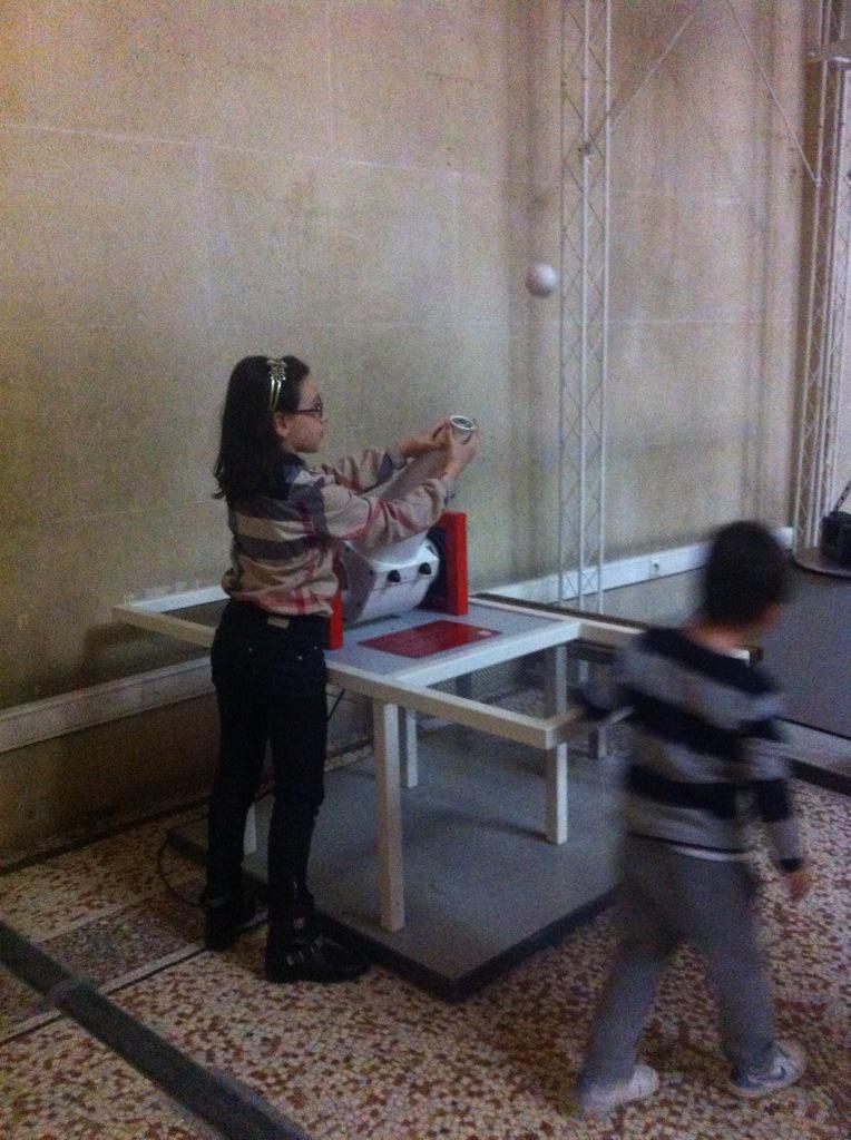 Labo2025's tweet photo. #poseMW les enfants d'aujourd'hui sont les jeunes de l'#Expo2025 ! @palaisdecouvert #MuseumWeek @ExpoFrance2025 http://t.co/YHlCe34heL