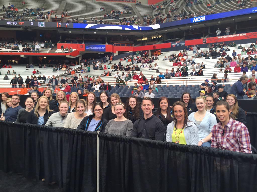 ClarksonWHockey's tweet photo. #CWH ready to take in some NCAA March Madness action! #LouisvilleVsMichiganSt #Elite8 http://t.co/4mCqY199af