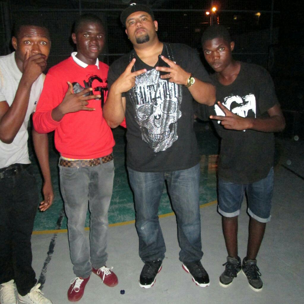 jezloy77's tweet photo. Papoite Samu Na Quebrada..Soyo One Love... @Nga_reidals @XavierDiogo2 @Masta_FS @dongdafs http://t.co/C9XVlHT0yU