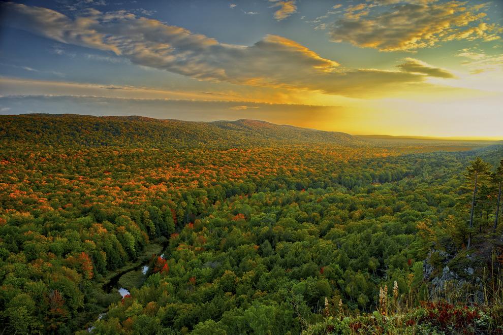 PureMichigan's tweet photo. Last call! Cast your vote for @PorkiesPark as Best State Park via @usatodaytravel: http://t.co/gNE48RTv3f http://t.co/9sERDWzoyz
