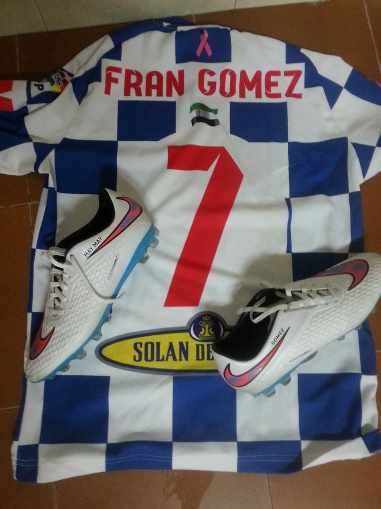 frangomez_7's tweet photo. Después de 4 meses y medio, una vuelta sin jugar y muxo sufrimiento, ganamos al lider y gol de la victoria @arroyo_cp http://t.co/8Rq9cyAadA