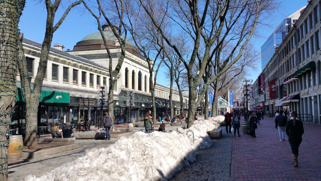 fan_de_LoK's tweet photo. It's a bit cold, there's still huge piles of snow that don't melt but the weather is beautiful in Boston :) http://t.co/2PtdOLESLa