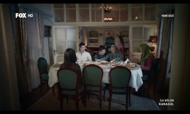 zynp251's tweet photo. #Karagül2Yaşında #karagül ailesinin ilk sofrasi :) http://t.co/13cwlPsbYF