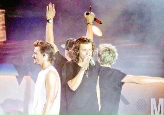 Tomlinsbaby's tweet image. This is so beautiful 😭