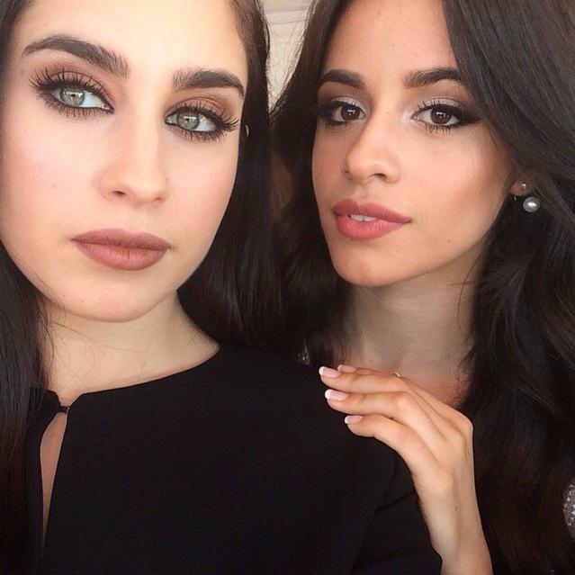 sweetcabeyo's tweet photo. @ffthharmonies look http://t.co/SfKCDoYrRU