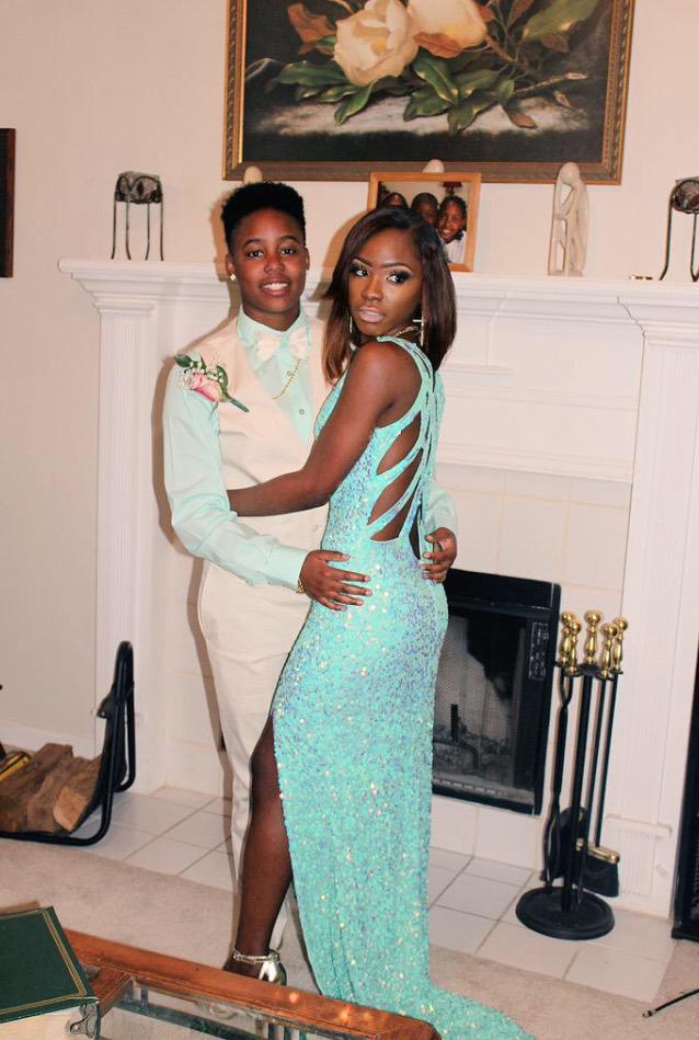 texasprom15's tweet photo. she is wearing that color 👏👏👏 @_theyLOVEry 👗🎀 http://t.co/hSMn8XTUvh