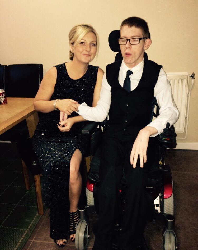 skippylou_2's tweet photo. @tweetfyd @walshie75 happy 18th Luke #18today #babycousin http://t.co/rNrHBXQet0