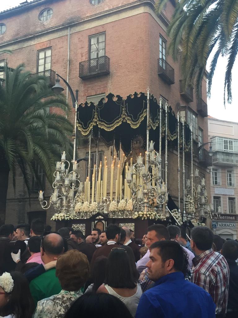 mariviromero's tweet photo. Enhorabuena a @HdadyPaciencia en su primer año por el recorrido oficial. Van que se salen #CofradiasMLG http://t.co/AQES4VIBuV