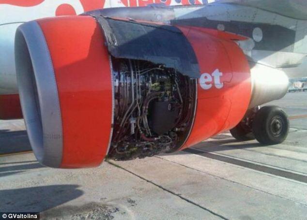 ADIncSS's tweet photo. Complete overhaul on a Cessna while the Company Jet makes snow angels http://t.co/bdae1PHG0C