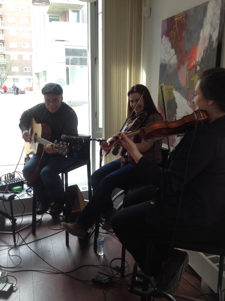CMTTFeventsYYC's tweet photo. Some more beautiful live music at the #March4MT after party! #musicmatters #musictherapyyyc #musictherapy http://t.co/teVrSrmeWb