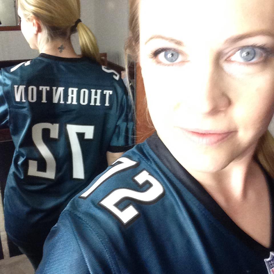 MelissaJoanHart's tweet photo. I lost a bet to @MrICanDueDat in Dec when his @Eagles beat my @Giants. A bets a bet so I wore his jersey all day. 🏈 http://t.co/lwYwjVUPTz