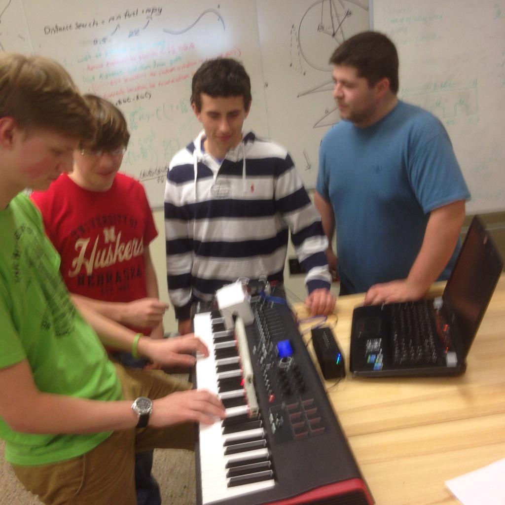 zosa's tweet photo. Interactive piano teacher pulled together in one #Hackathon #MakeBU http://t.co/8jv59f7iyJ
