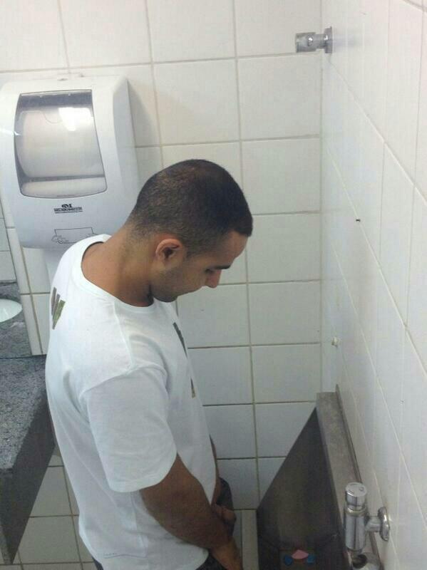 triobisex's tweet photo. Vergas meando! http://t.co/9mutH29TAr
