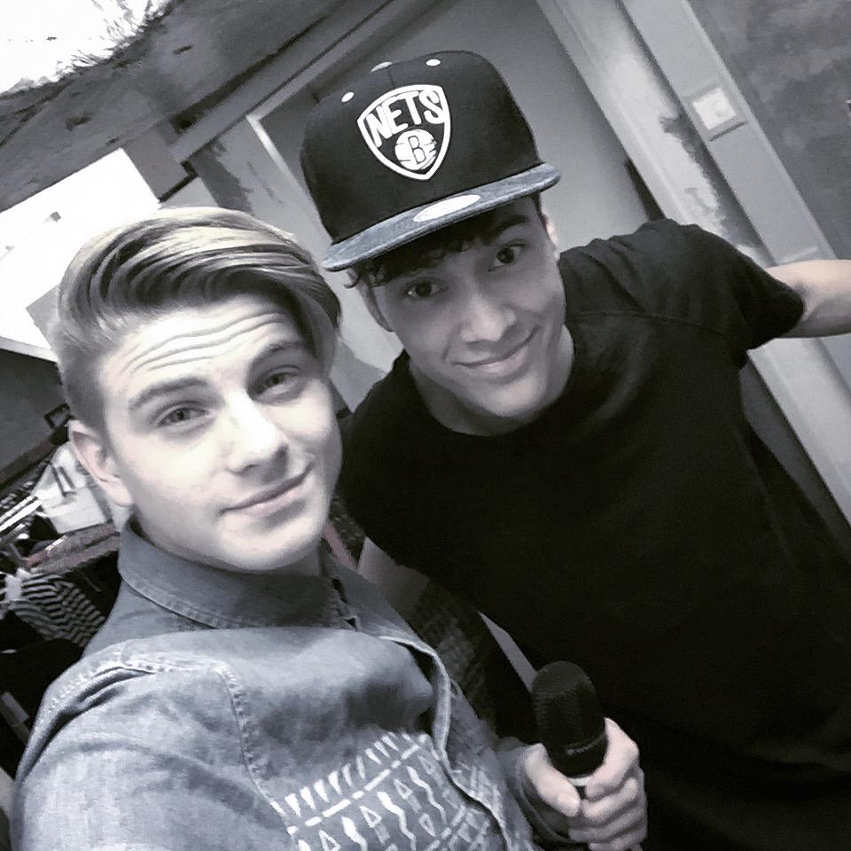 Heychillone's tweet photo. What a day... 🙉☺️😍🎶
Big THANKS to my good friend Naeman Meier (NM) who invited me to #TheHomeJam!
Insta: @heychillone http://t.co/0FHcQa19Fn