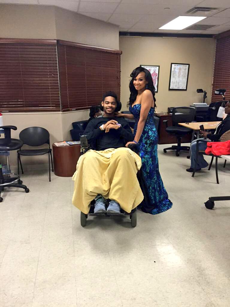 texasprom15's tweet photo. This is @MsAlyah 💕 who is certainly a ride or die and looks stunning! S/O to them both &amp; prayers for his recovery 🙏💙 http://t.co/urD73GjhTa