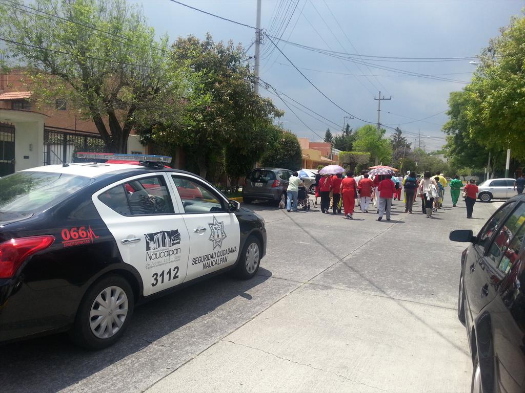 CtoEducadoresSA's tweet photo. AGRADECEMOS su apoyo @SCNaucalpan @Delta17_Nau procesión de Palmas #CtoEducadores http://t.co/R8O5Y6b8d7