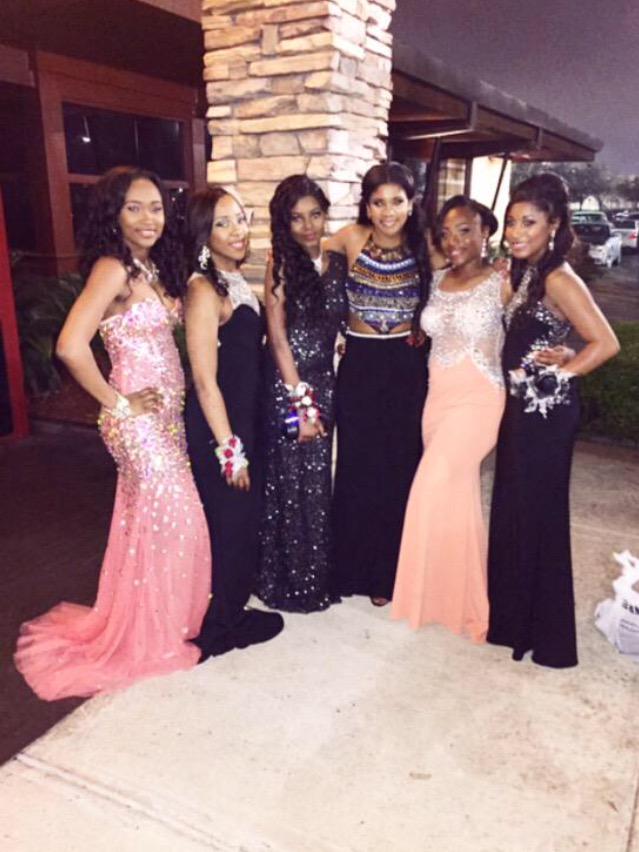 texasprom15's tweet photo. Classy Ladies @kendriel_ 👑💅💕 http://t.co/8ICPy6w5UR