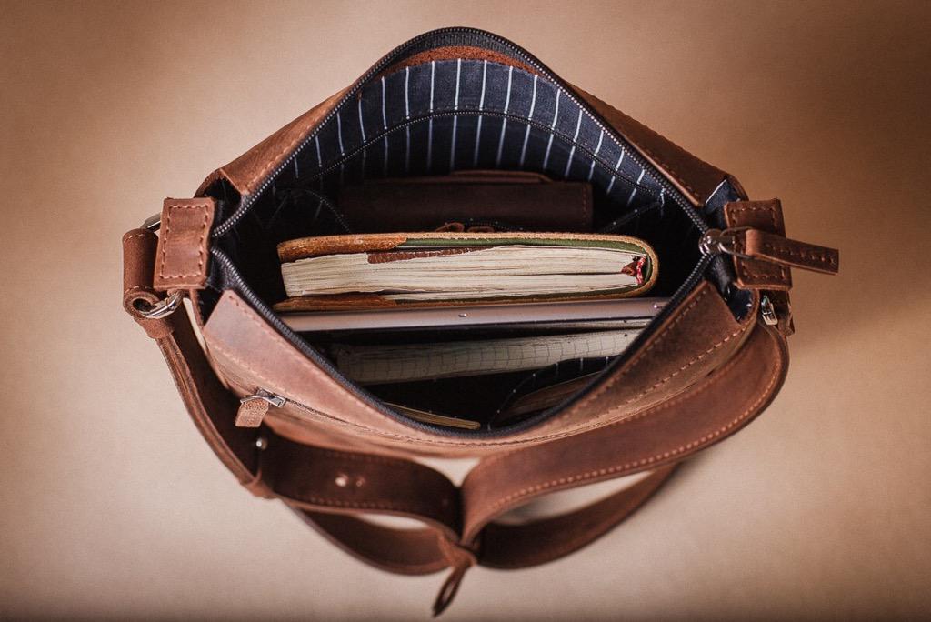 holla_handmade's tweet photo. Такая вот сладенькая сумка) отдаем скрепя сердцем.

#handmade #leather #gift #holla #bags http://t.co/bZufrvCAe2