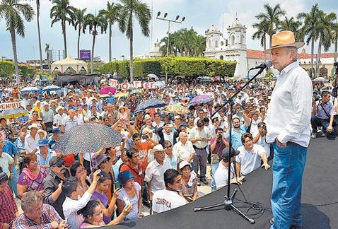 Milenio's tweet photo. Padres de los 43 rechazan oferta de López Obrador http://t.co/L09odLS712 http://t.co/YZoXLsqFs0