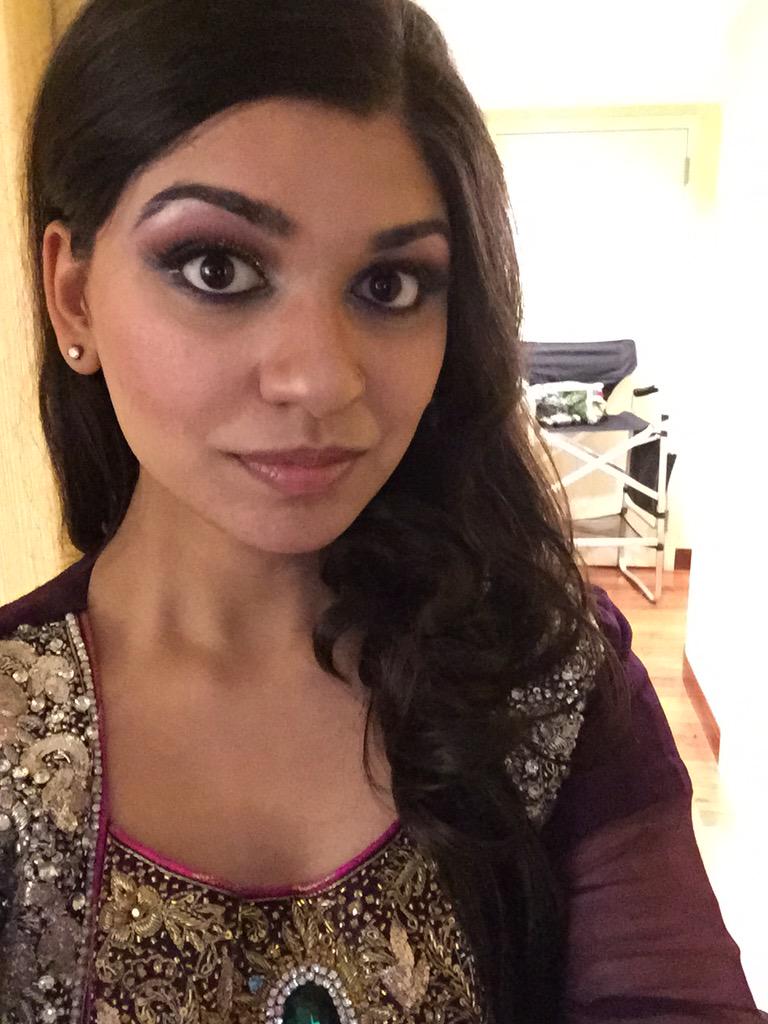 unnessarahly's tweet photo. my best friend is the most beautiful girl in the world 😭😭😭 #desiprincess http://t.co/o98FOlBuB3