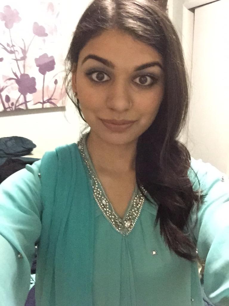 unnessarahly's tweet photo. my best friend is the most beautiful girl in the world 😭😭😭 #desiprincess http://t.co/o98FOlBuB3