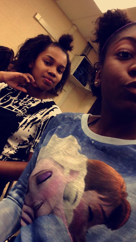 KayMoney100_'s tweet photo. RightHandMan💪😈 #⃣NinaTweet http://t.co/5oMONKmeM6