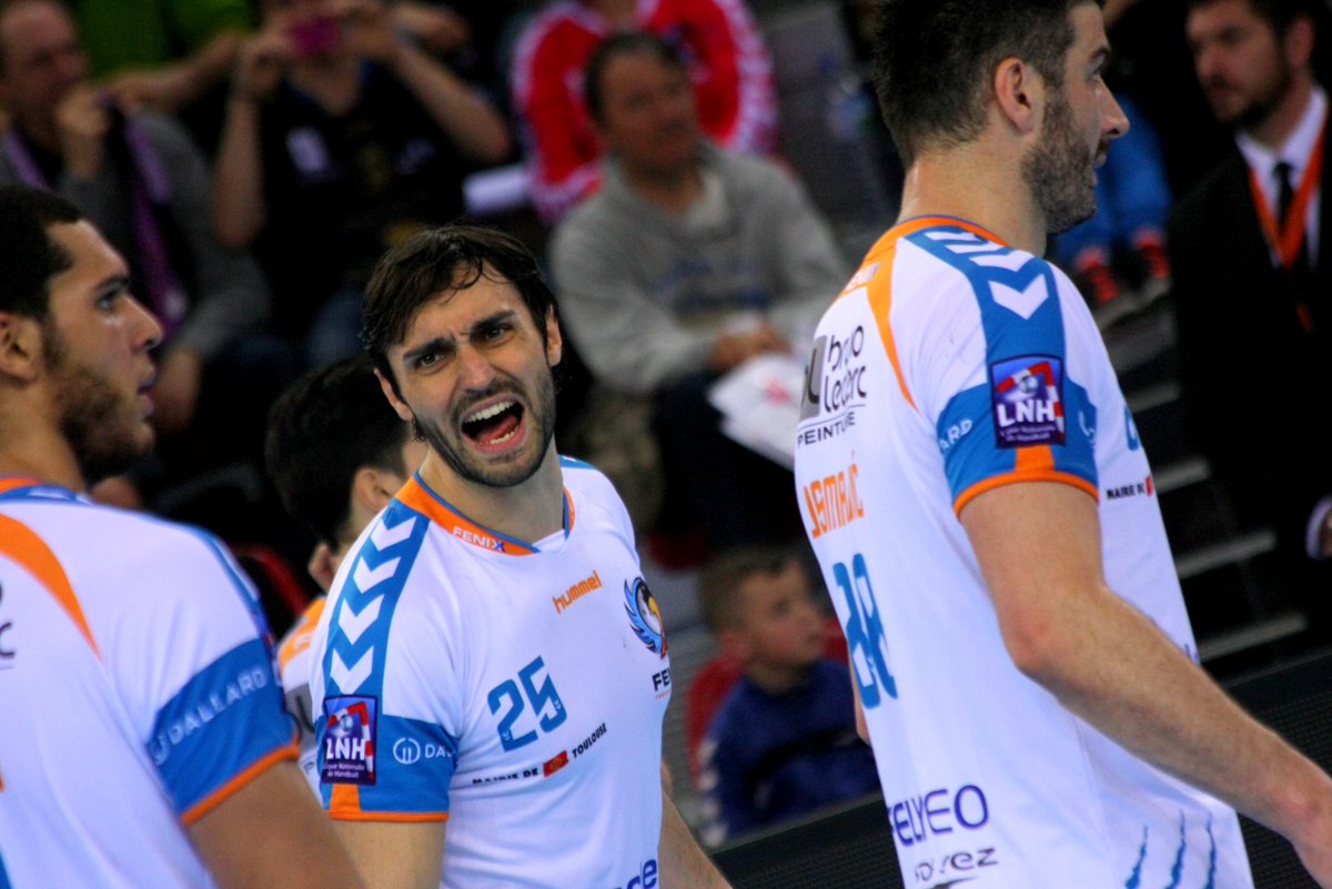 Gaelle22's tweet photo. Photo préférée du jour côté @FENIX_HB dans cette finale #FINAL4LNH #Calvel #capitaine #SoToulouse http://t.co/Yn85PuwwE9