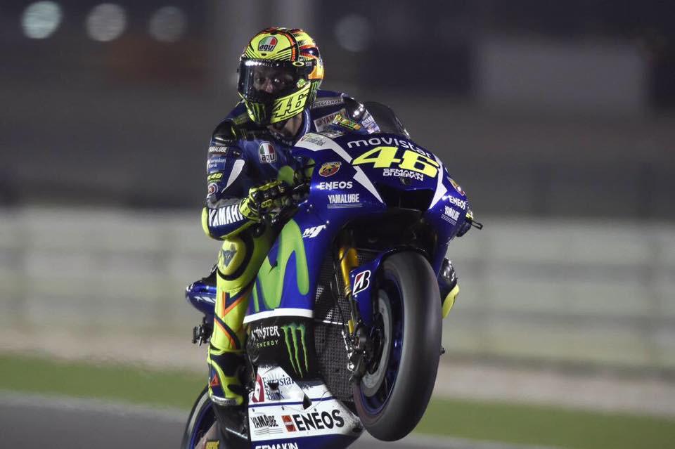 EmielSlagter's tweet photo. 36 jaar en nog zo ongelofelijk hard rijden en winnen. #Rossi #46 #MotoGPQatar http://t.co/ZudYNrFkIw