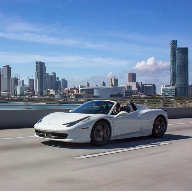 AmazingCarPics_'s tweet photo. 458 in the city http://t.co/6si6IRDJag